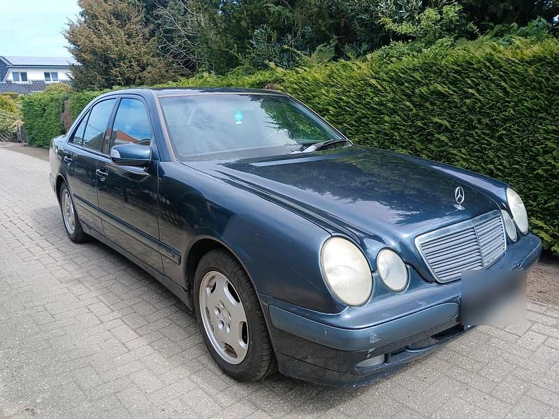 Second-hand Mercedes E200 116 CP (85 kW) 2000 Albastru Berlinǎ