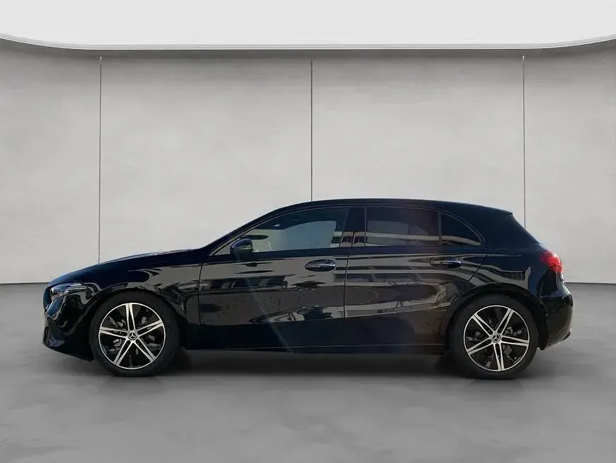 Gebraucht Mercedes A200 Advanced 163 PS (119 kW) 2026 Kosmosschwarz metallic Limousine