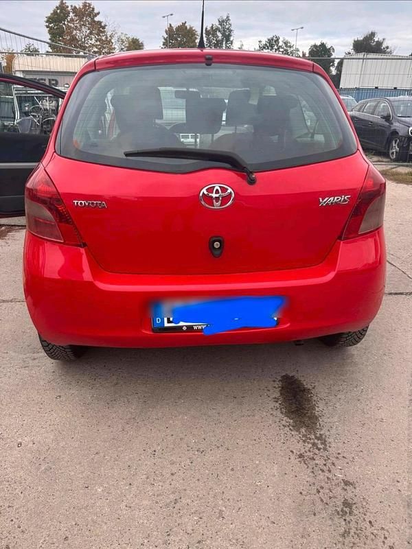 Gebraucht Toyota Yaris 69 PS (50 kW) 2008 Rot Kleinwagen