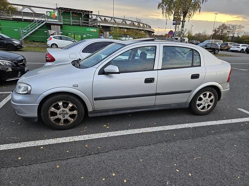 Silber Gebraucht 2001 Opel Astra Limousine | 900 € (Superpreis) - Bild 1/4