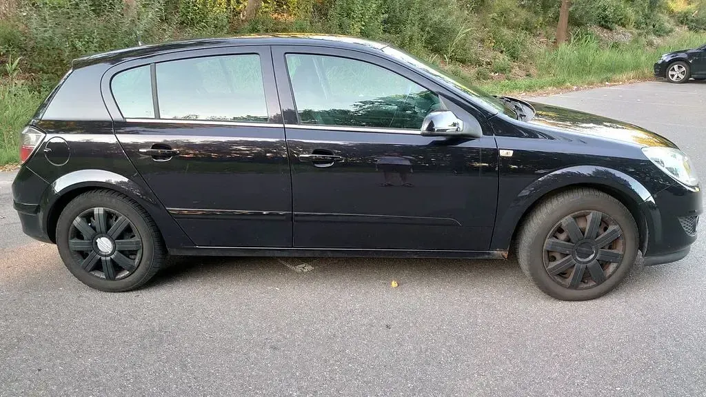 Gebraucht Opel Astra 116 PS (85 kW) 2009 Schwarz Limousine