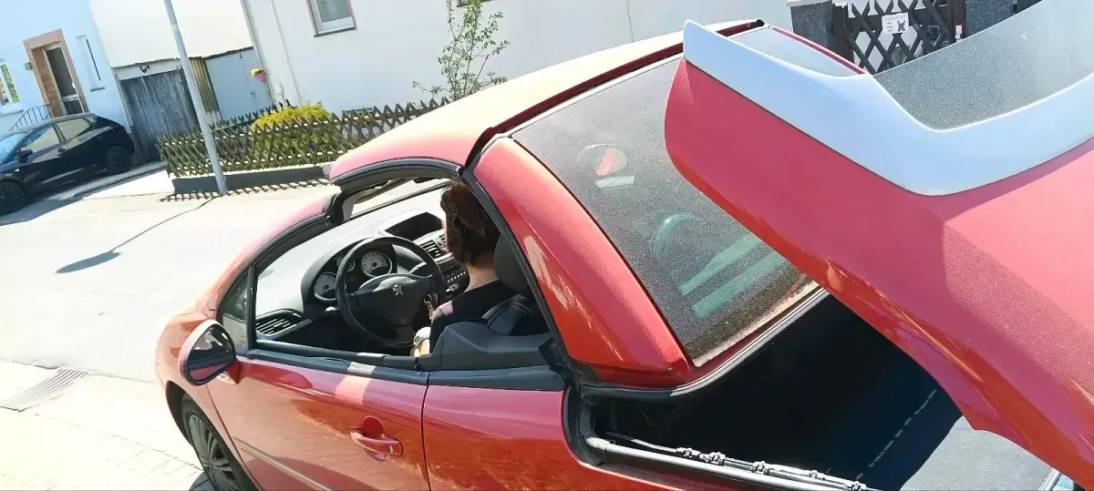 Gebraucht Peugeot 207 CC 109 PS (80 kW) 2010 Rot Cabrio