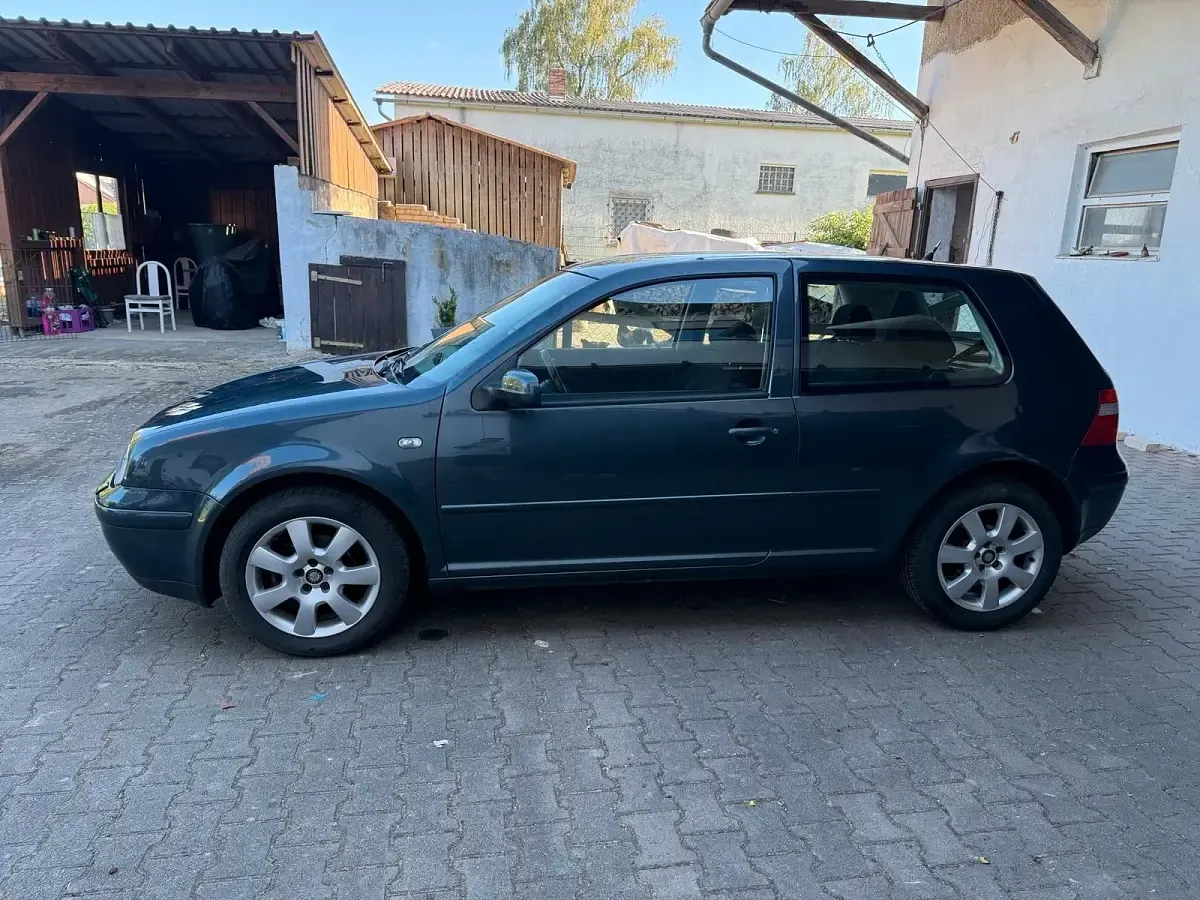 Gebraucht VW Golf IV 105 PS (77 kW) 2003 Blau Kleinwagen