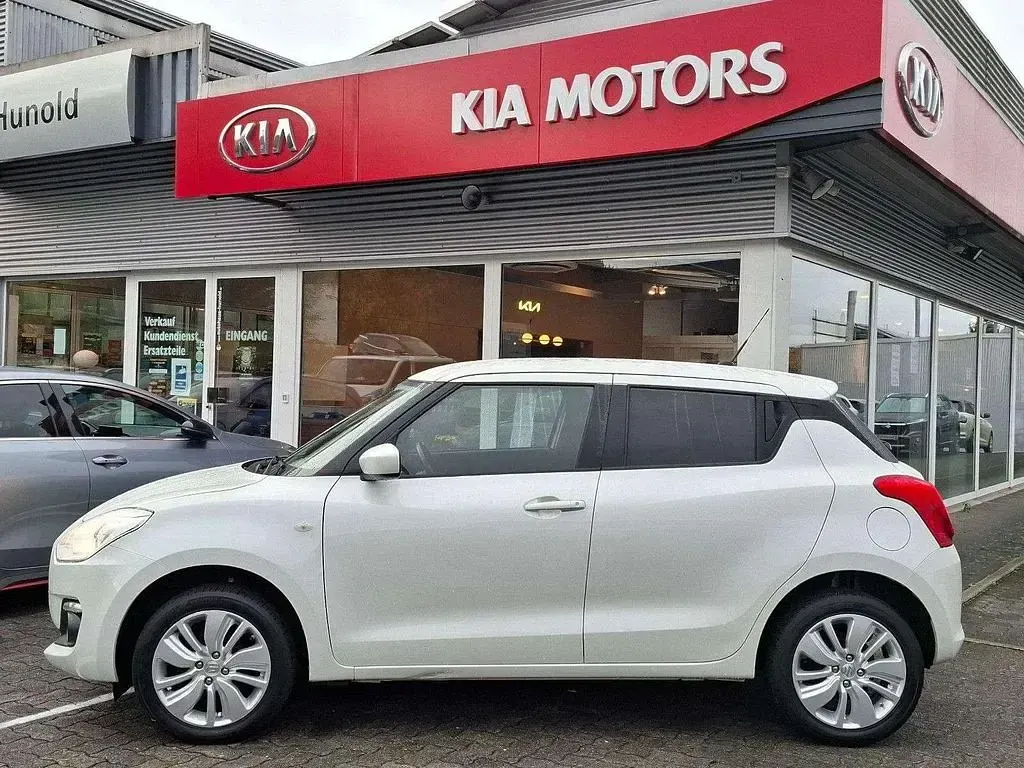 Gebraucht Suzuki Swift Comfort 90 PS (66 kW) 2020 Weiß Kleinwagen