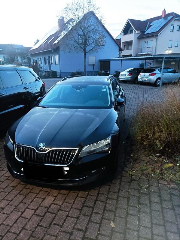 Schwarz Gebraucht 2018 Skoda Superb Kombi | 10.999 € (Superpreis) - Bild 1/4
