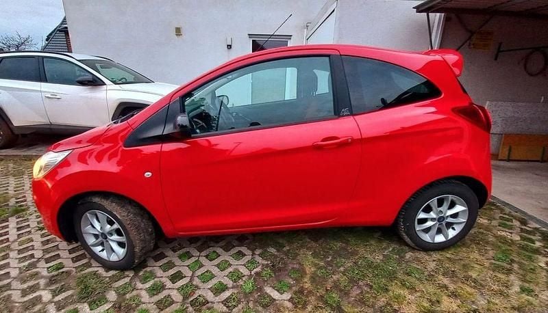 Gebraucht Ford Ka Titanium 69 PS (50 kW) 2015 Rot Limousine