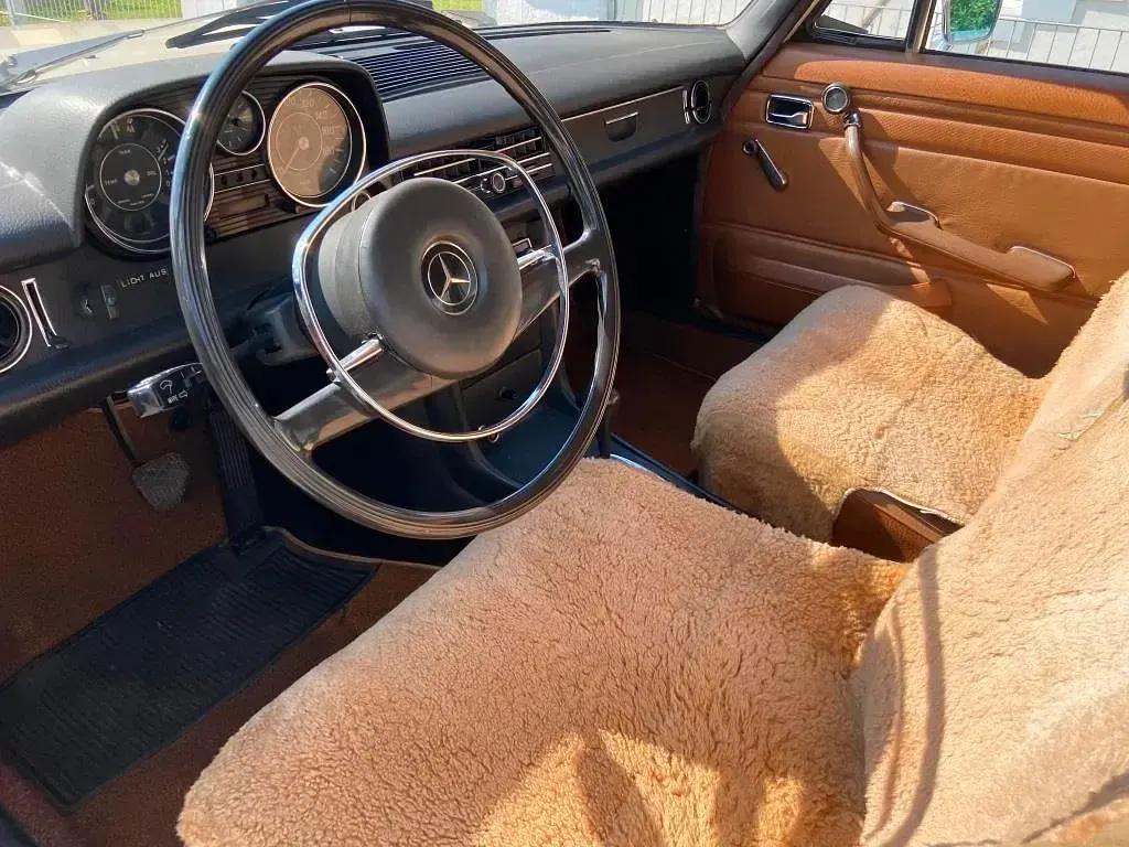 Gebraucht Mercedes W115 95 PS (69 kW) 1972 Beige Limousine