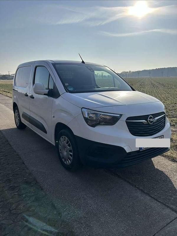 Gebraucht Opel Combo Edition 102 PS (75 kW) 2019 Weiß Van / Kleinbus