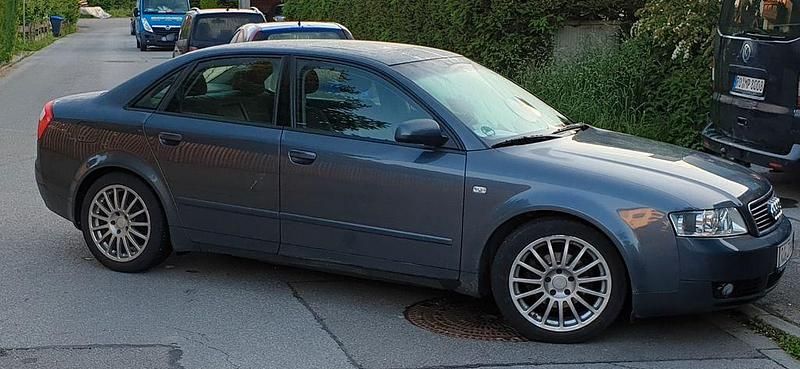 Grau Gebraucht 2003 Audi A4 Limousine | 1.900 € (Fairer Preis) - Bild 1/3