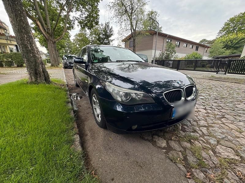 Blau Gebraucht 2003 BMW 520 Limousine | 2.499 € (Superpreis) - Bild 1/4