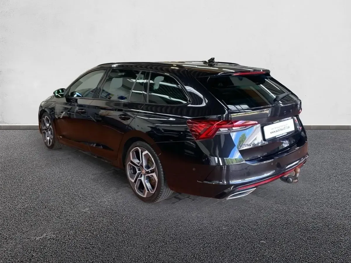 Gebraucht Skoda Octavia RS 200 PS (147 kW) 2023 Blackmagic perleffekt Kombi