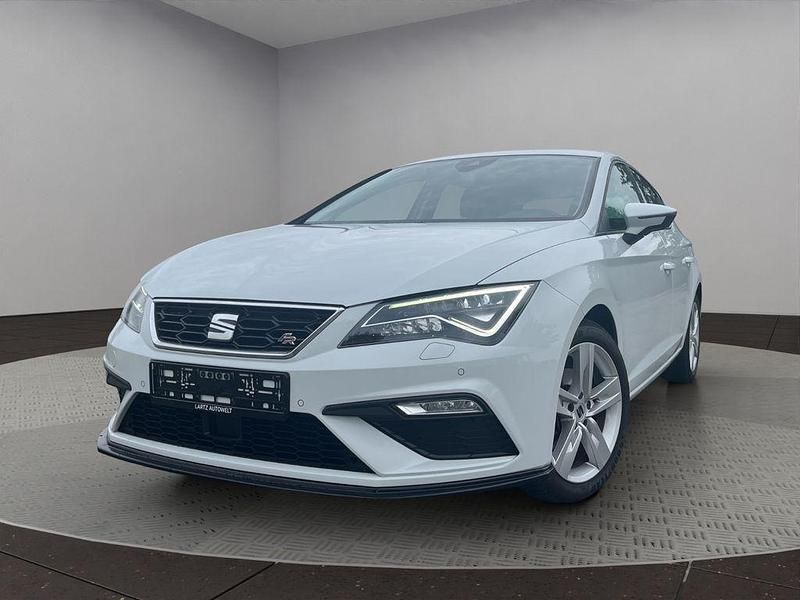 Weiß Gebraucht 2019 Seat Leon CONNECT Limousine | 15.799 € (Fairer Preis) - Bild 1/4