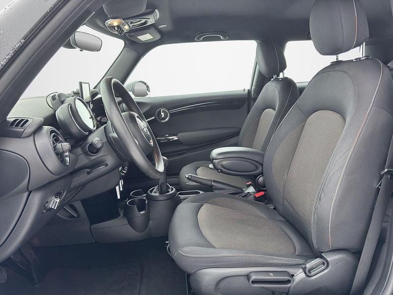 Gebraucht Mini Cooper 136 PS (100 kW) 2017 Schwarz Kleinwagen