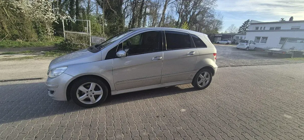 Gebraucht Mercedes B200 136 PS (100 kW) 2005 Silber Van / Kleinbus