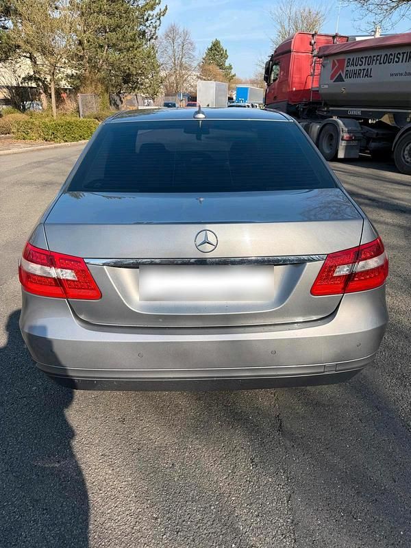 Gebraucht Mercedes E220 170 PS (125 kW) 2010 Grau Limousine