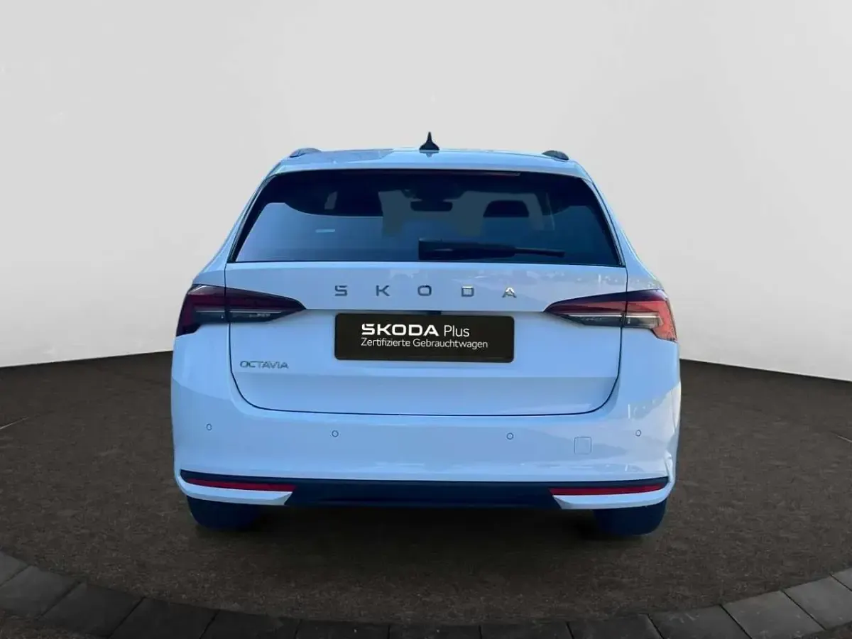Gebraucht Skoda Octavia Selection 150 PS (110 kW) 2025 Weiß Kombi