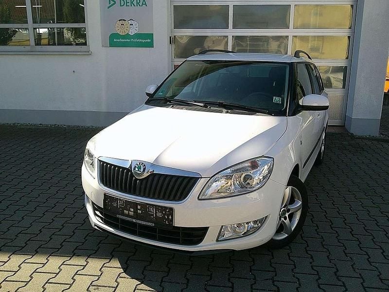 Weiß Gebraucht 2011 Skoda Fabia Family Kombi | 3.280 € (Guter Preis) - Bild 1/4