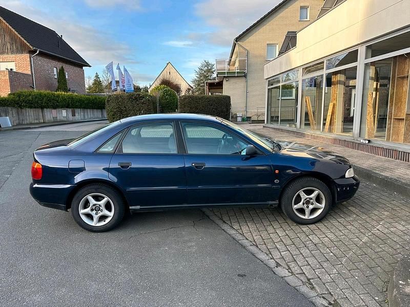 Second-hand Audi A4 101 CP (74 kW) 1995 Albastru Berlinǎ