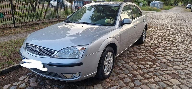 Grau Gebraucht 2007 Ford Mondeo Ghia Limousine | 3.000 € (Teuer) - Bild 1/4