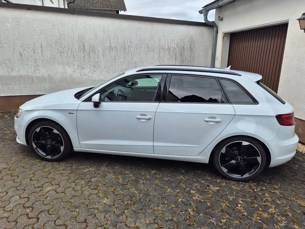 Używany Audi A3 S-Line 150 KM (110 kW) 2013 Biały Sedan/Limuzyna