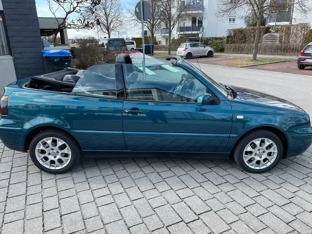 Occasion VW Golf Classicline 116 ch (85 kW) 2002 Bleue Cabriolet