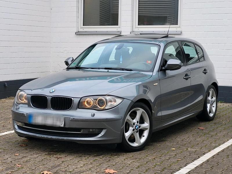 Grau Gebraucht 2010 BMW 123 Kleinwagen | 3.650 € (Fairer Preis) - Bild 1/4