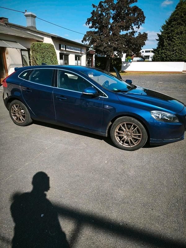 Blau Gebraucht 2015 Volvo V40 Kombi | 9.500 € (Fairer Preis) - Bild 1/4