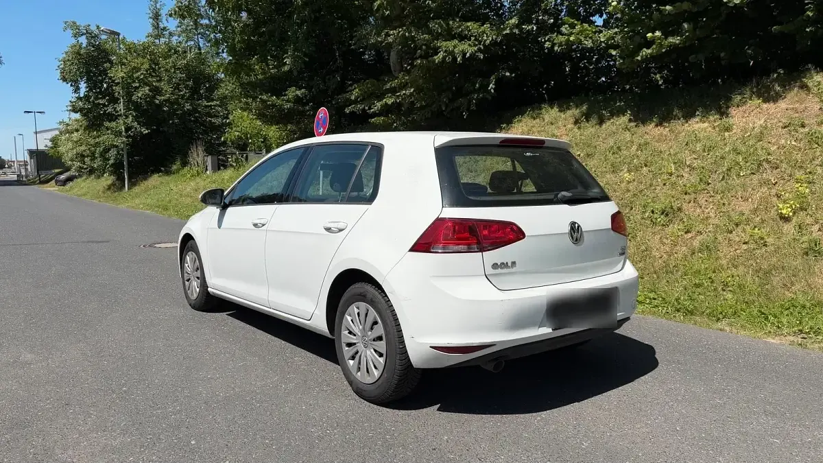 Gebraucht VW Golf VII 110 PS (80 kW) 2015 Weiß Limousine