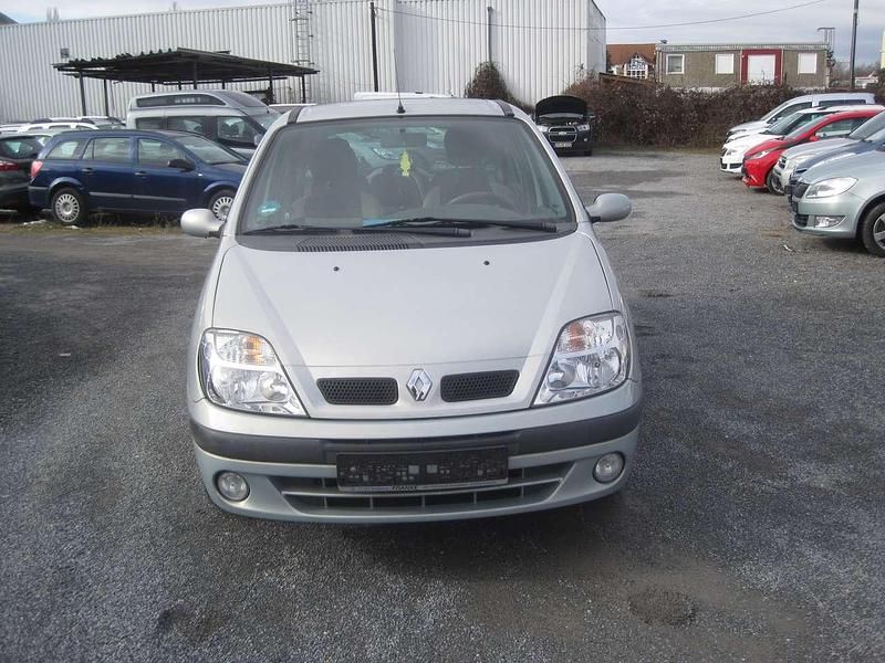 Gebraucht Renault Scénic 107 PS (78 kW) 1999 Silber Van / Kleinbus