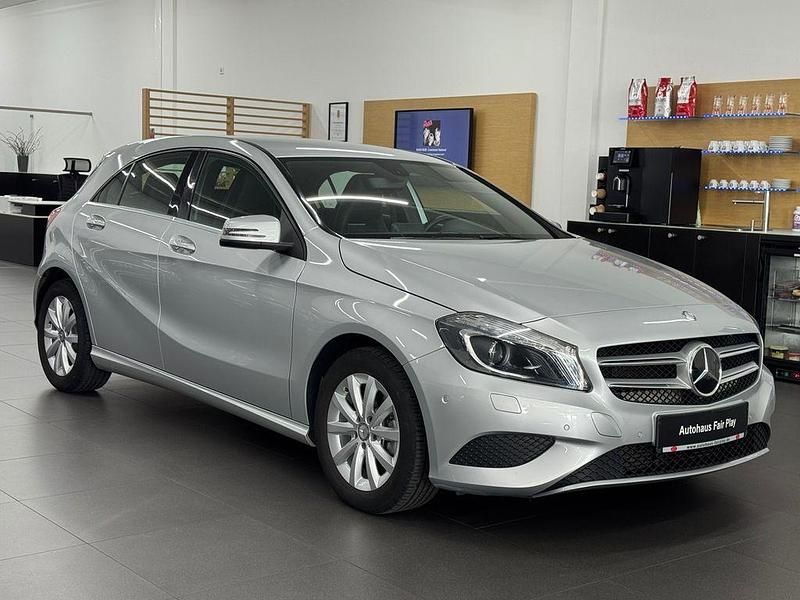 Gebraucht Mercedes A180 Style 122 PS (89 kW) 2013 Silber Limousine