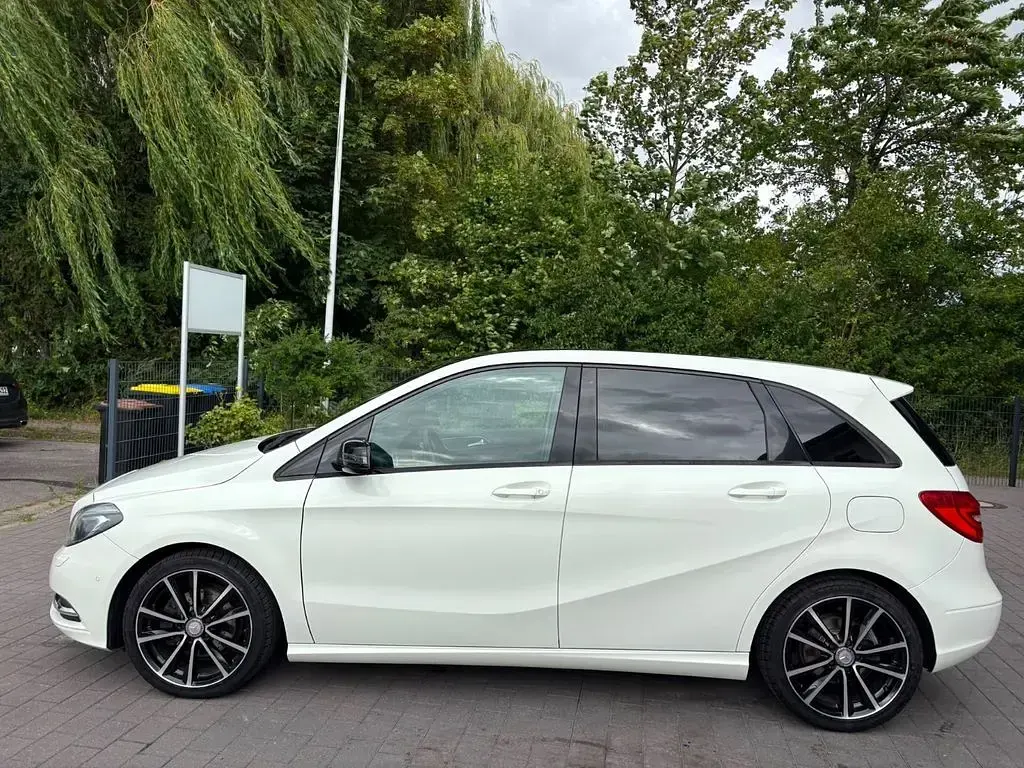Gebraucht Mercedes B180 122 PS (89 kW) 2013 Weiß Kleinwagen