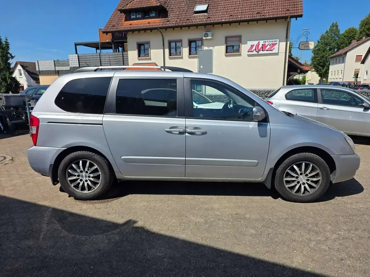 Gebraucht Kia Carnival EX 194 PS (142 kW) 2012 Grau Van / Kleinbus