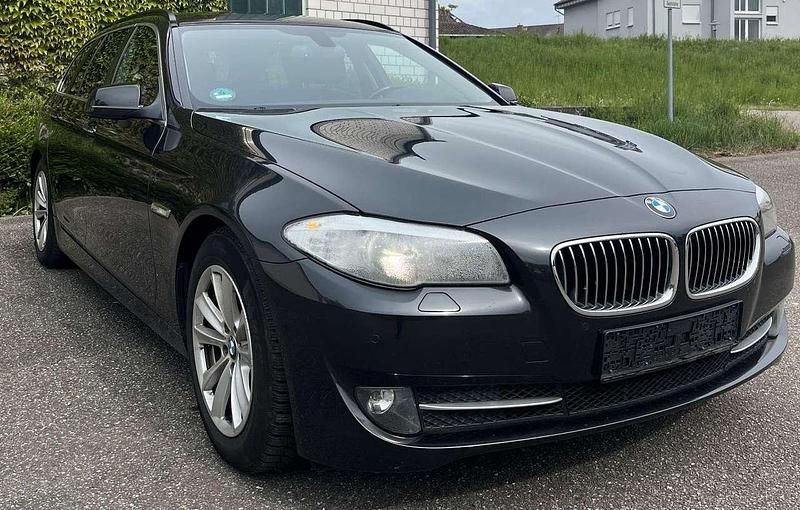 Grau Gebraucht 2011 BMW 520 Kombi | 8.100 € (Superpreis) - Bild 1/4