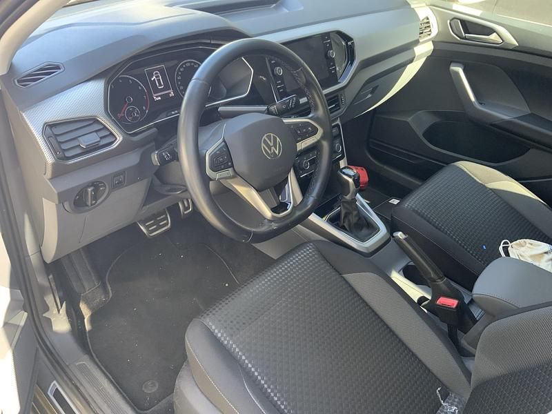 Grau limestone grey metallic (metallic) Gebraucht 2021 VW T-Cross Active SUV | 18.900 € (Superpreis) - Bild 1/4