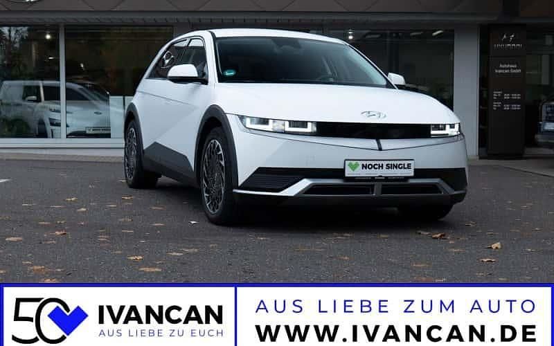 Atlas white (matt) Gebraucht 2023 Hyundai Ioniq Techniq Kleinwagen | 35.490 € (Fairer Preis) - Bild 1/4