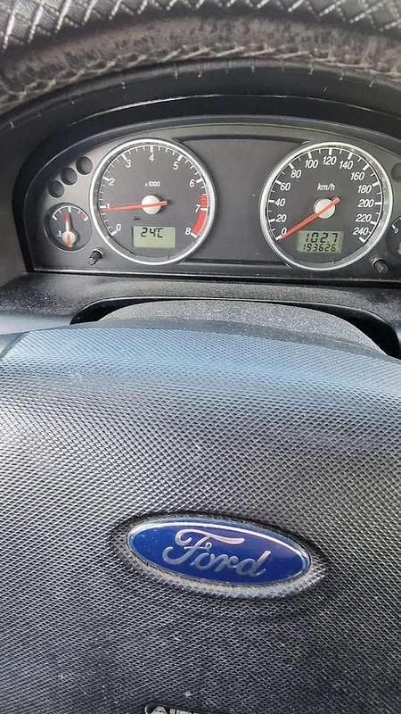 Schwarz Gebraucht 2002 Ford Mondeo Kombi | 850 € (Guter Preis) - Bild 1/4