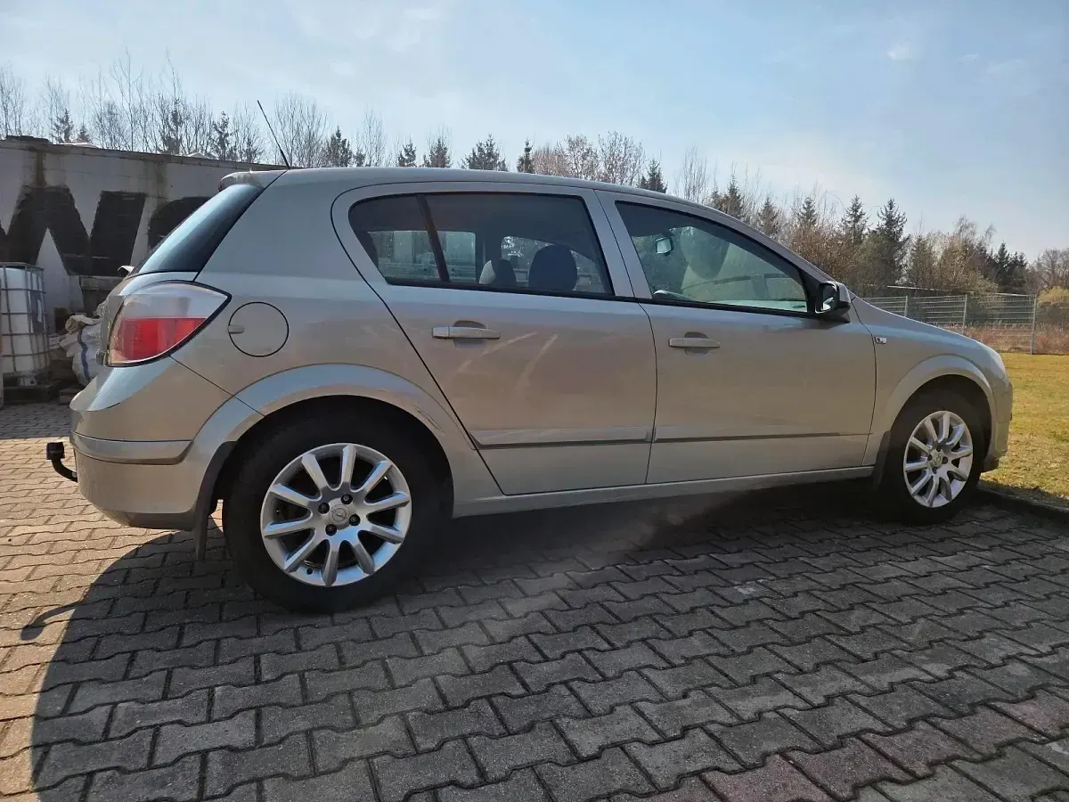 Używany Opel Astra 90 KM (66 kW) 2005 Srebrny Hatchback
