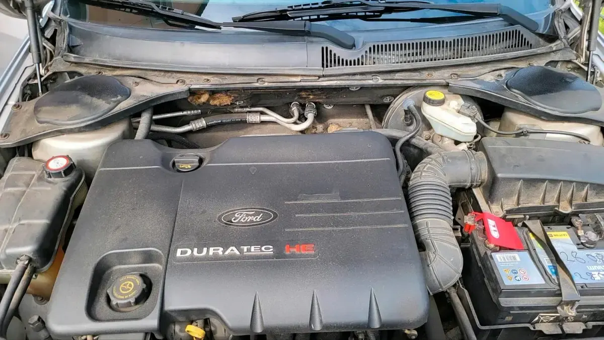 Gebraucht Ford Mondeo 125 PS (91 kW) 2002 Silber Coupé