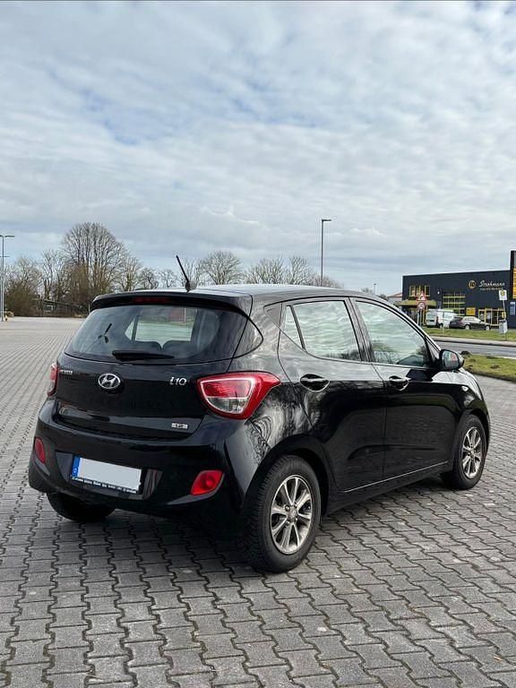 Gebraucht Hyundai i10 87 PS (63 kW) 2015 Schwarz Kleinwagen