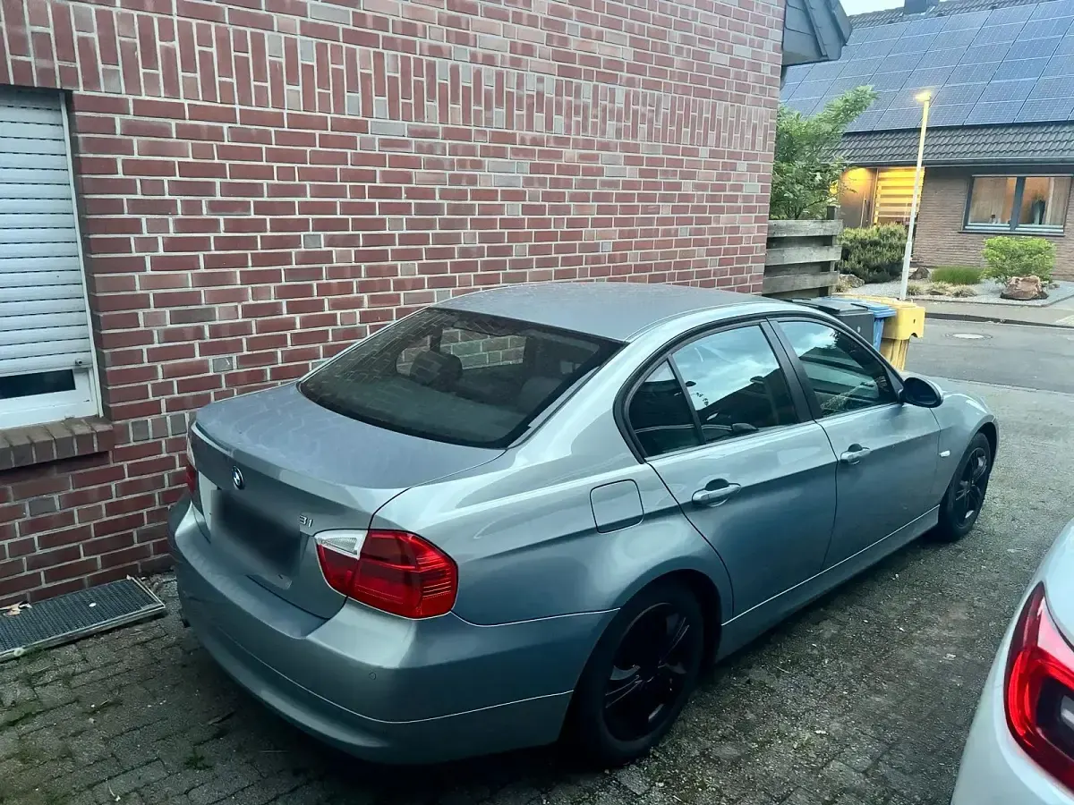 Gebraucht BMW 318 129 PS (94 kW) 2005 Blau Limousine