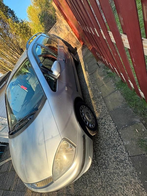 Second-hand Ford Galaxy 131 CP (96 kW) 2004 Argintiu Monovolum