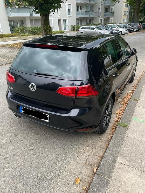 Schwarz Gebraucht 2016 VW Golf VII Allstar Limousine | 12.500 € (Etwas zu teuer) - Bild 1/4