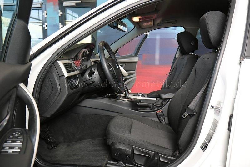 Gebraucht BMW 320 184 PS (135 kW) 2018 Weiß Limousine