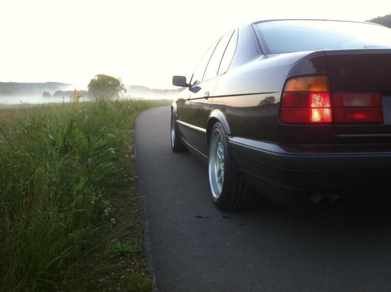 Rot Gebraucht 1995 BMW 525 Executive Limousine | 11.500 € - Bild 1/4