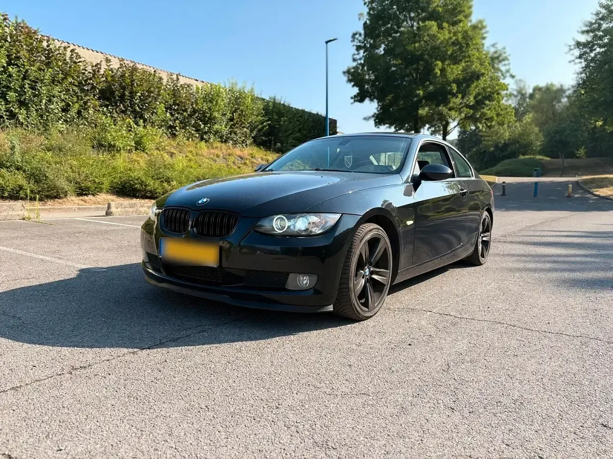 Gebraucht BMW 330 250 PS (183 kW) 2008 Schwarz Coupé