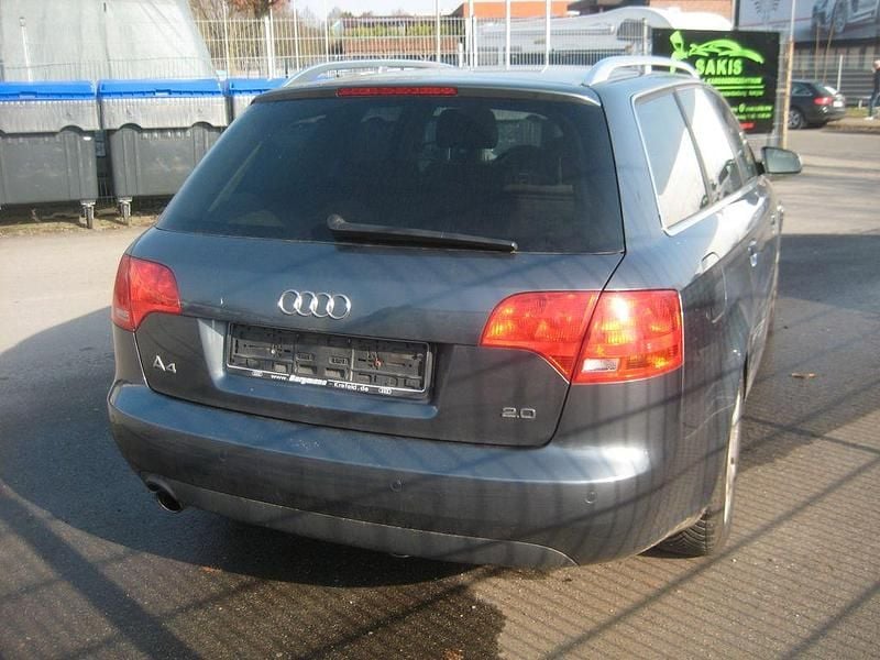 Second-hand Audi A4 131 CP (96 kW) 2006 Berlinǎ
