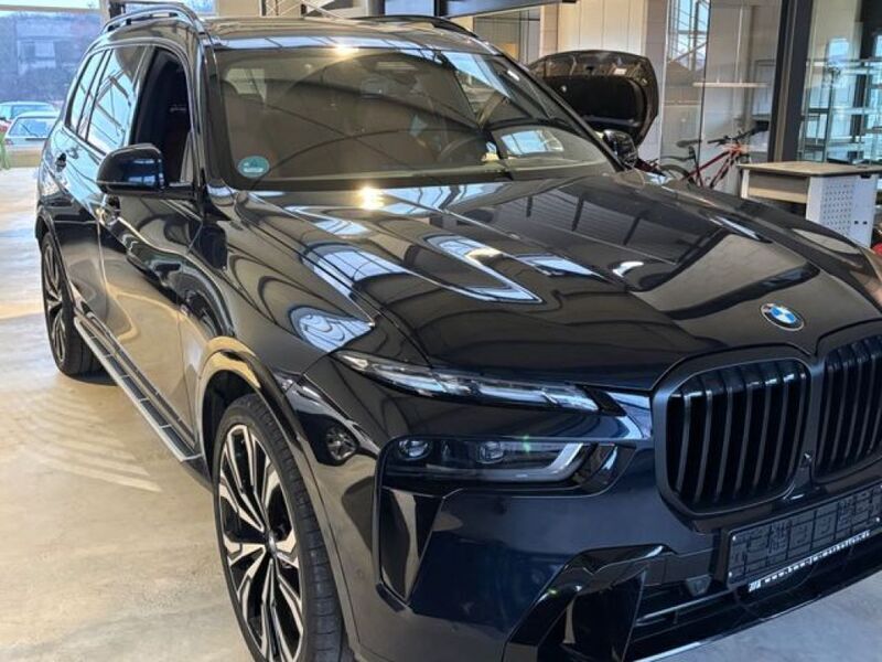 Grau (dravitgrau) Gebraucht 2024 BMW X5 M Sport SUV | 94.900 € (Fairer Preis) - Bild 1/1