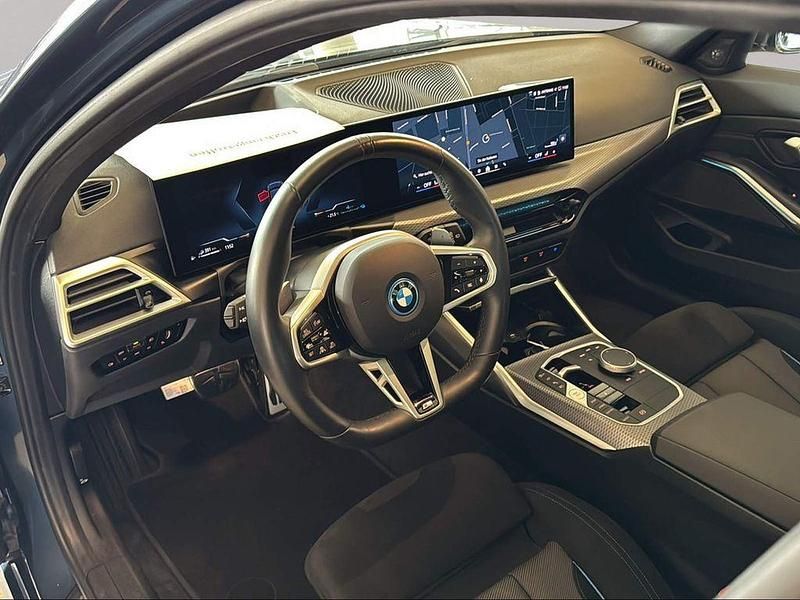 Gebraucht BMW 330e M Sport 292 PS (214 kW) 2024 Blau Kombi