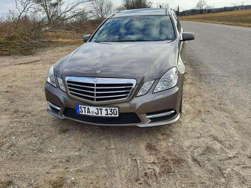 Gebraucht Mercedes E200 Avantgarde 184 PS (135 kW) 2012 Kombi
