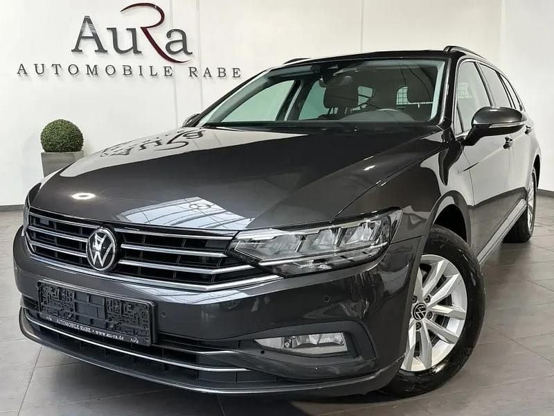 Grau Gebraucht 2022 VW Passat Business Kombi | 23.749 € (Fairer Preis) - Bild 1/4